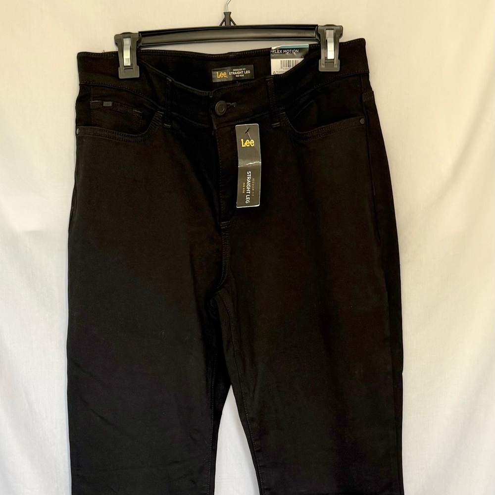 Lee Women's Flex Motion Black Regular Fit Straight Leg Mid Rise Jeans
